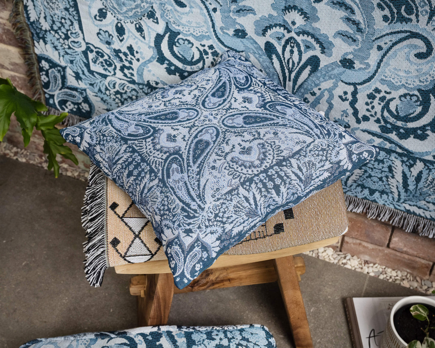 Yesterday' Woven Picnic Rug / Throw